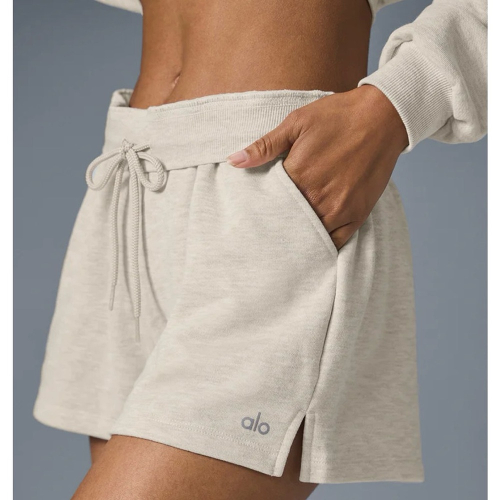 COPY - Alo Lowkey Sweatshort Oatmeal Heather